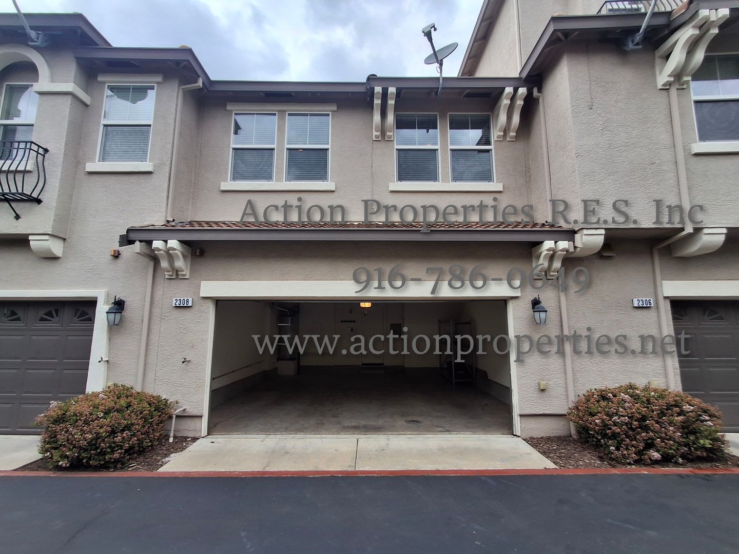 Two Story Lincoln Townhome – photo 4