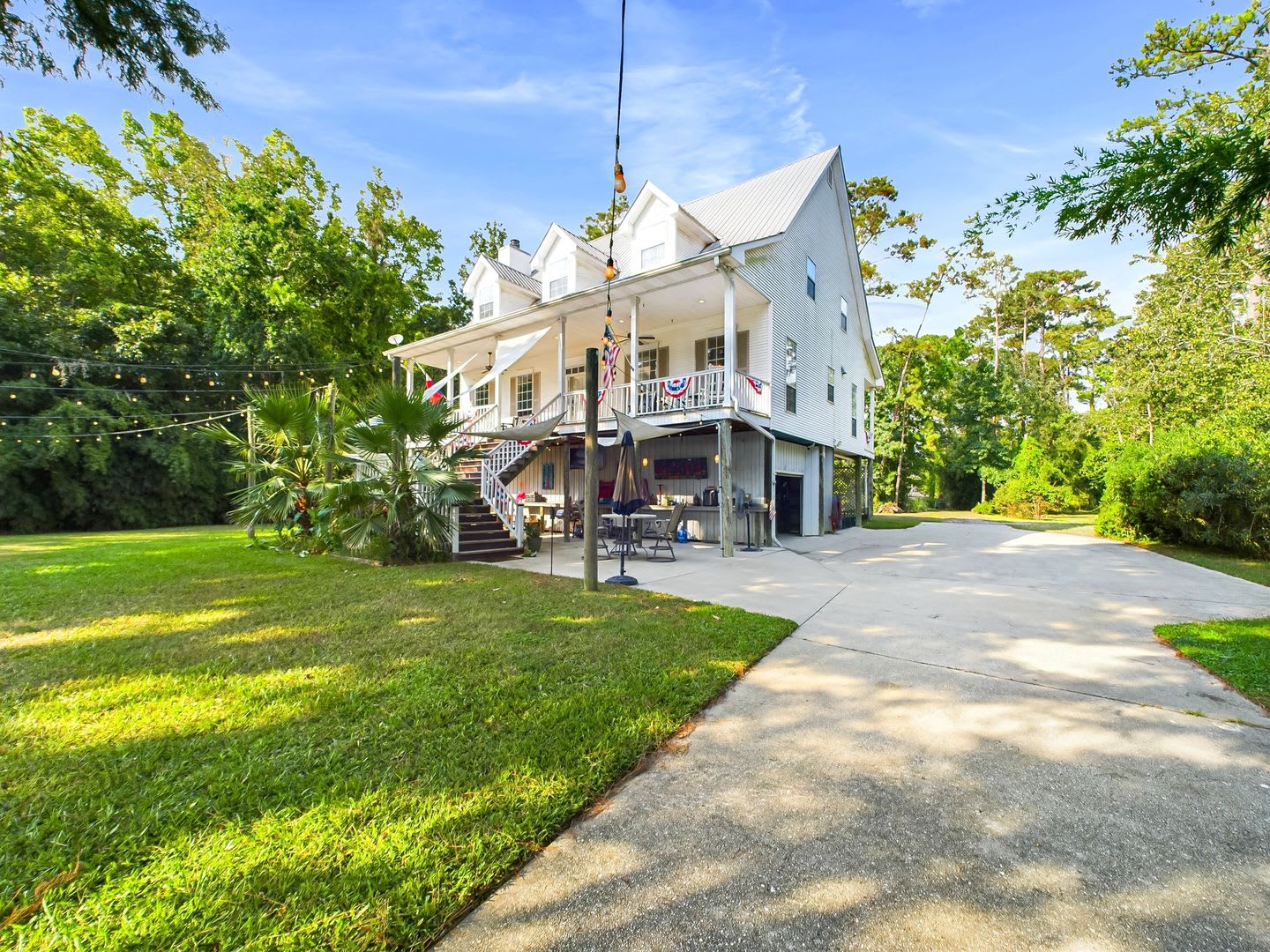 Private Furnished Riverfront Estate with Dock & Guest Apartment – photo 4