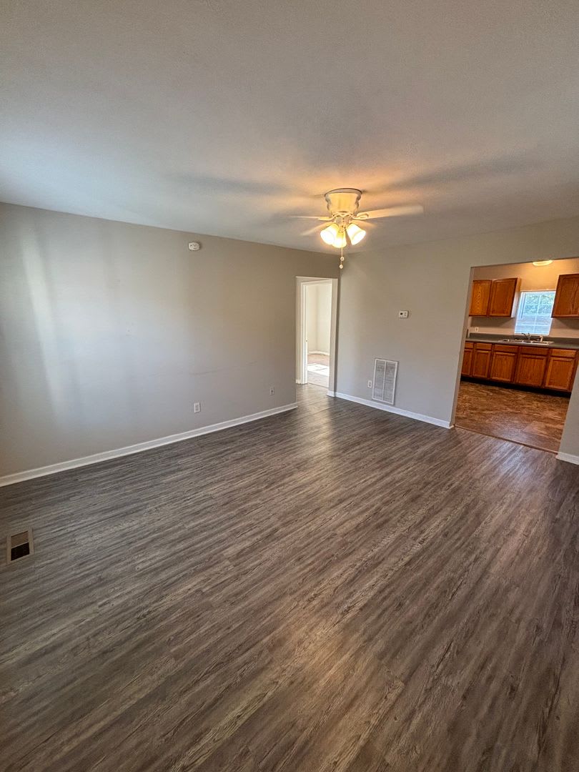 4237 Holston Dr – photo 2