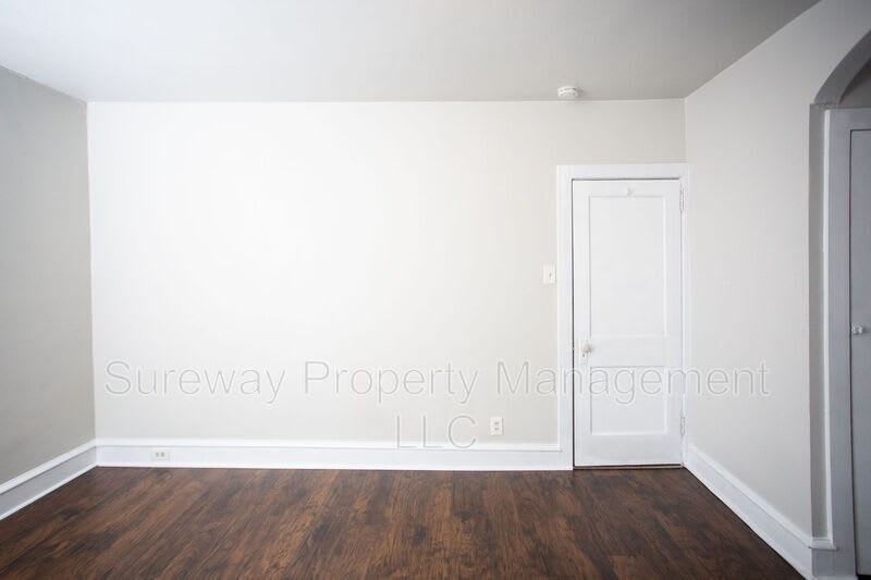 1034 B Collings Ave – photo 5