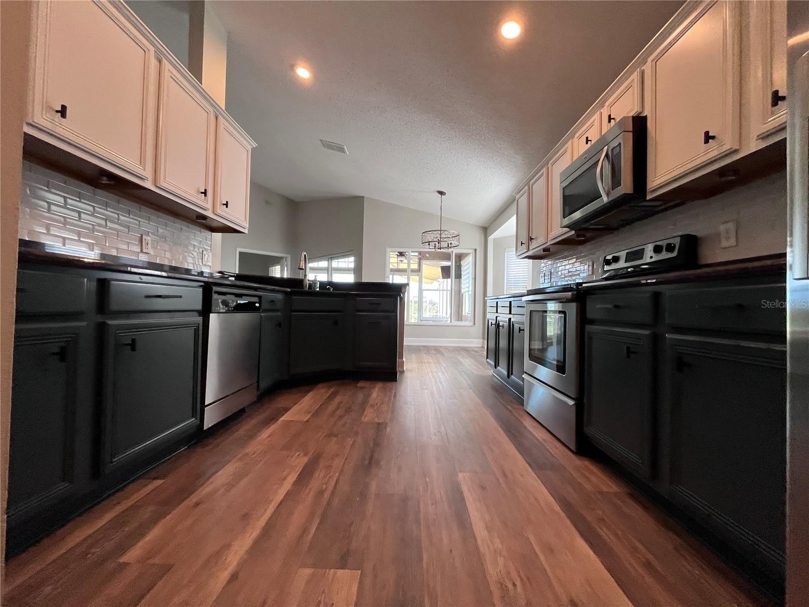3705 SEMINOLE Drive – photo 4