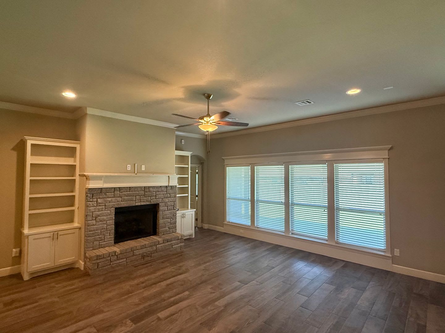 Fantastic 3 Bed 2 Bath With 3 Car Garage – photo 3