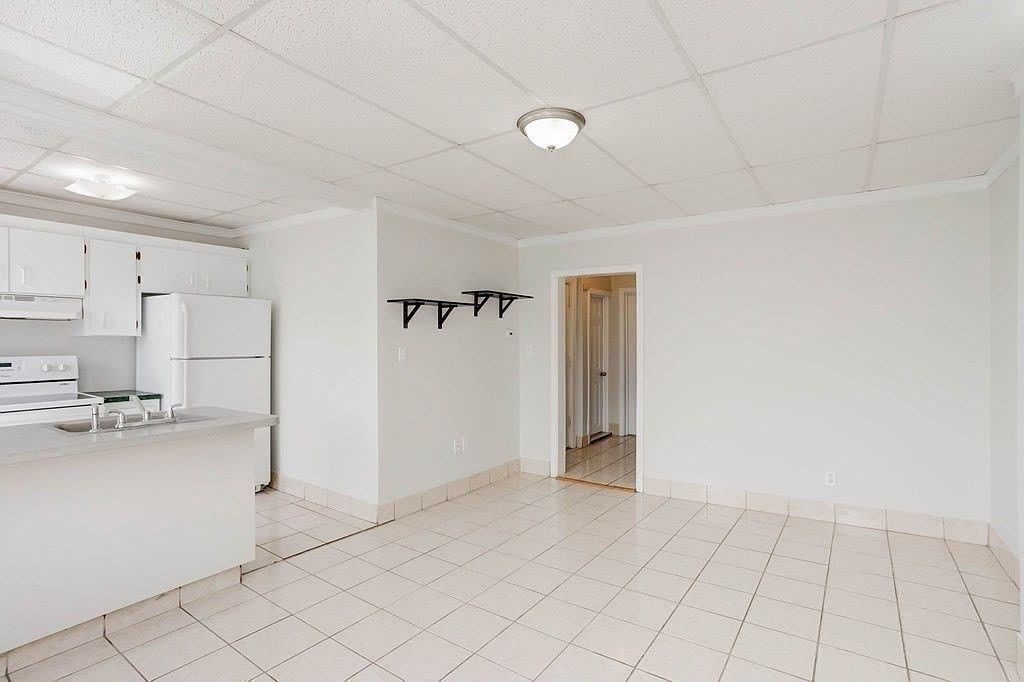 156 Bennington St – photo 3