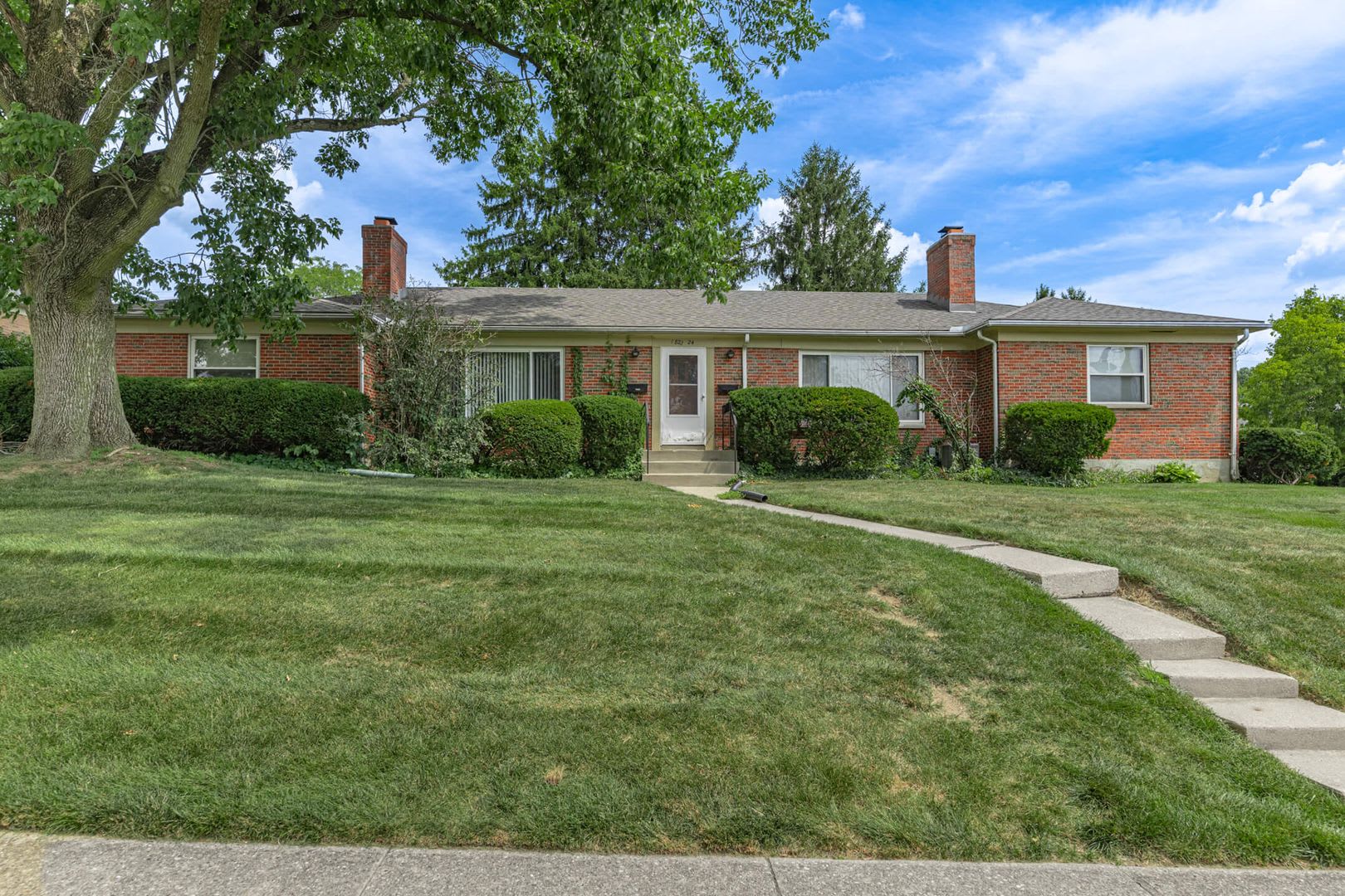 Quaint Duplex with a private Basement, Garage Space & Patio – photo 1