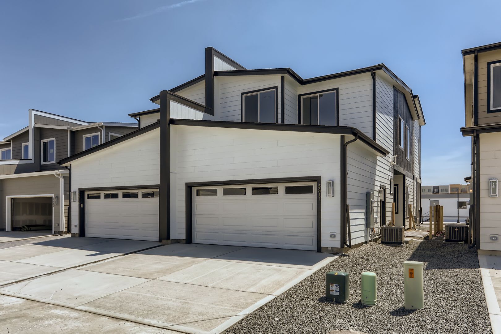Stunning 3 Bed 2 1 2 Bath Home Move In Special – photo 3