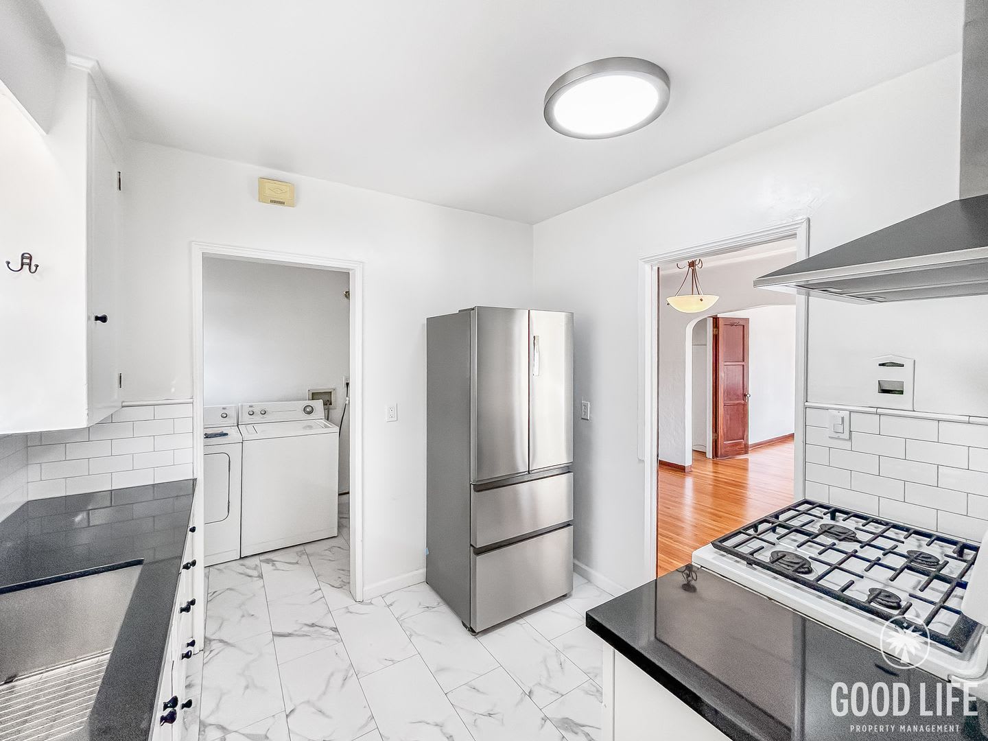 Beautiful 2B 1BA Home in University Heights w/ Washer Dryer! – photo 5