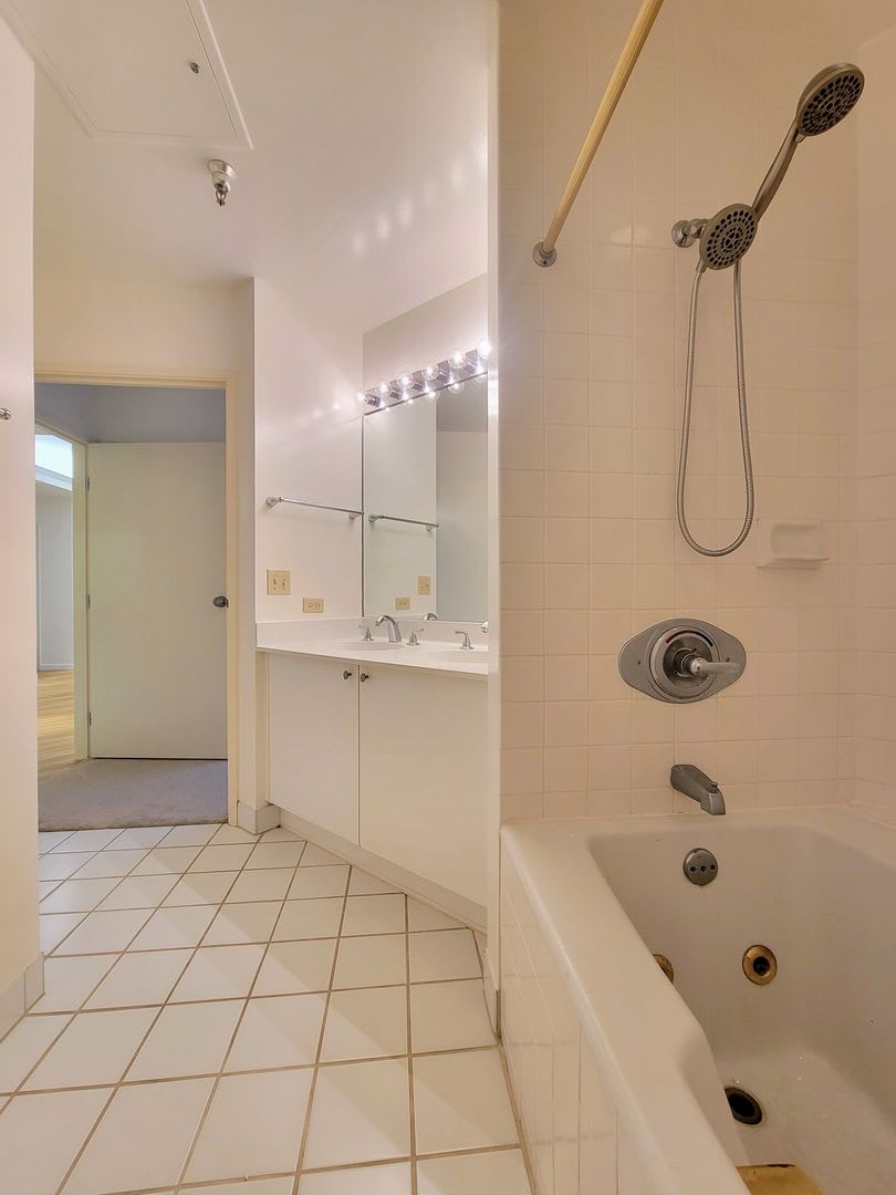 Enjoy Spectacular Ocean Mountain And City Views From This Bright 2 Bedroom 2 Bath High Floor Condo Known As The Imperial Plaza In Kakaako – photo 5
