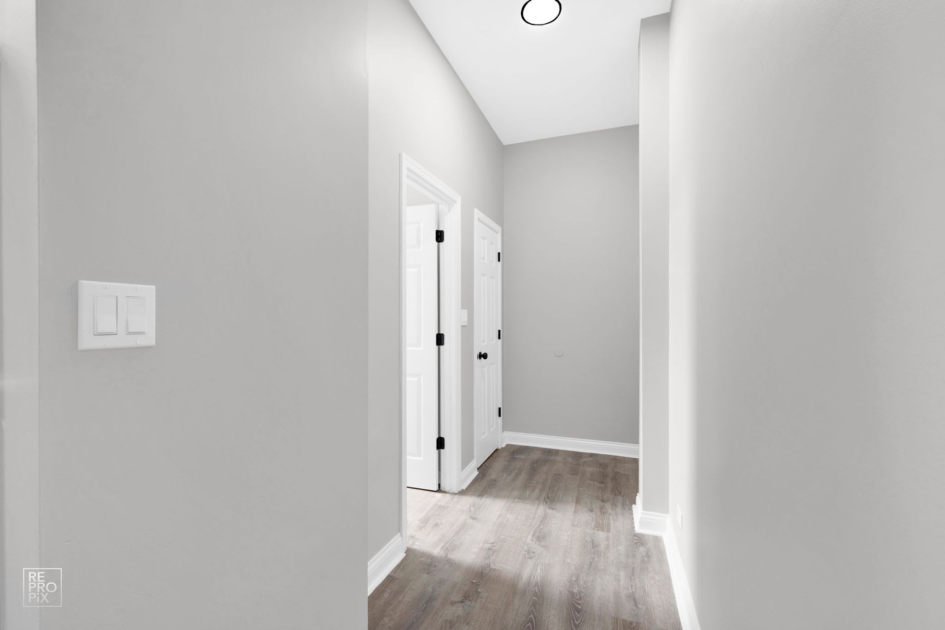 801 E Drexel Square Hyde Park Apartments – photo 4