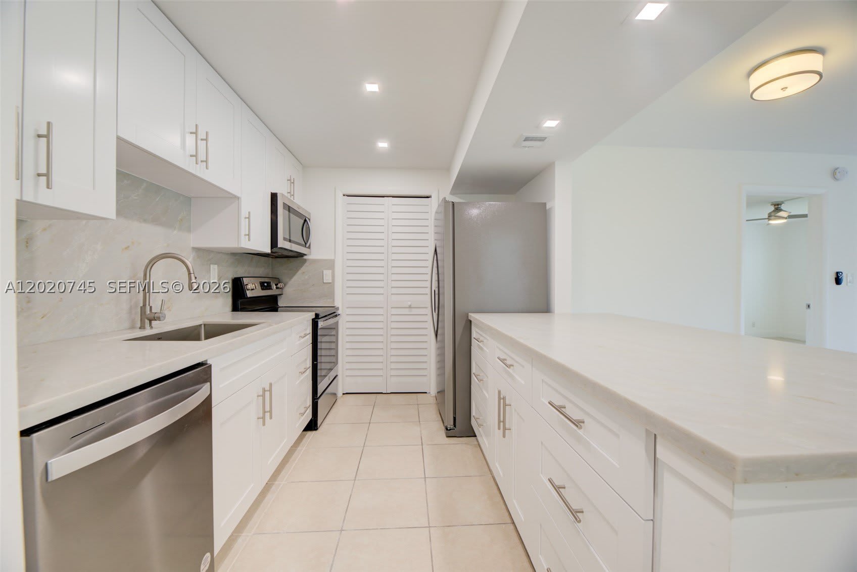 200 Lakeview Dr – photo 3
