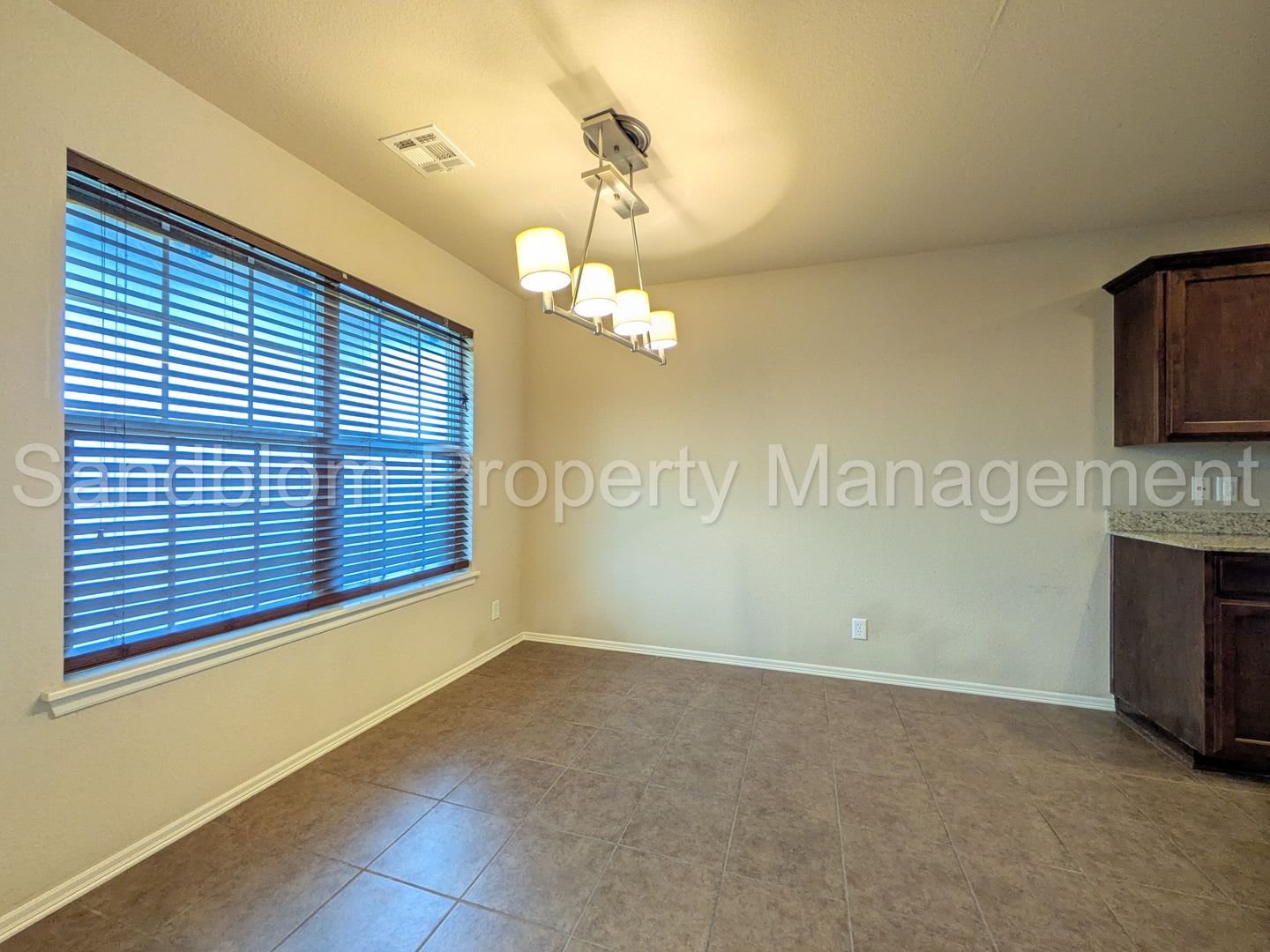 For Lease – photo 3