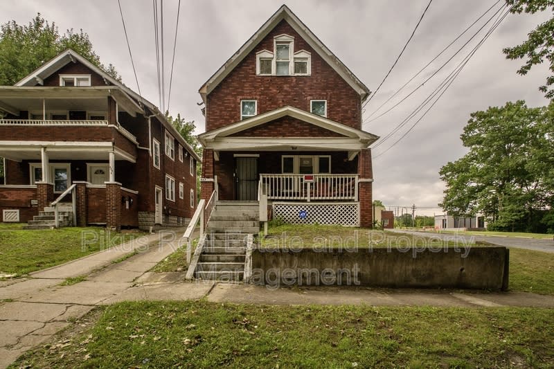 487 Crouse Street – photo 1