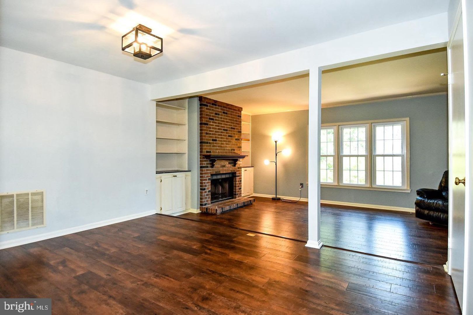 With A Versatile Layout Bright Interiors And An Unbeatable Location This Townhome Is Ready To Welcome Its Next Residents – photo 4