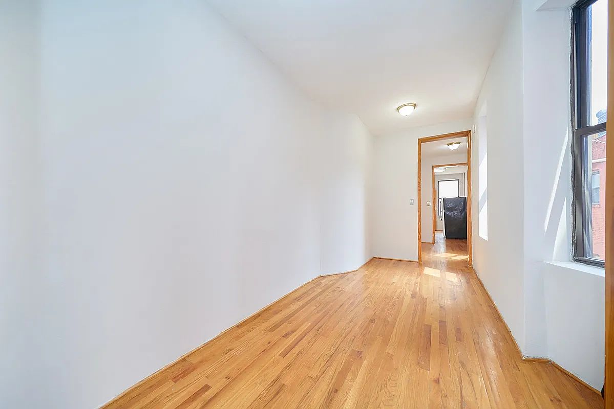 501 1/2 W 43rd St Apt 5E – photo 4