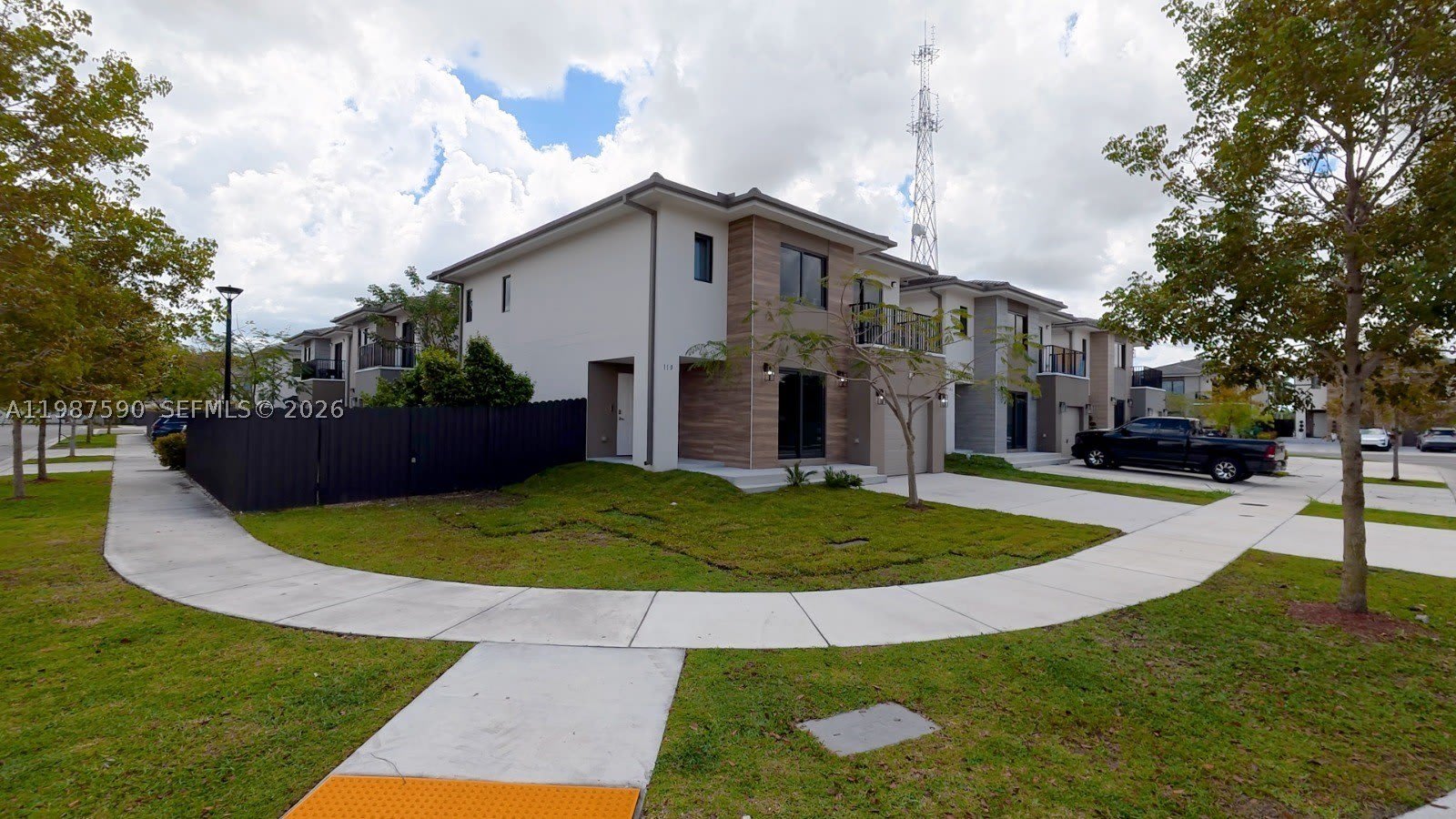 110 NW 11th Ct – photo 1