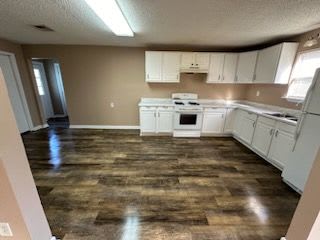 406 Courthouse Ln – photo 4