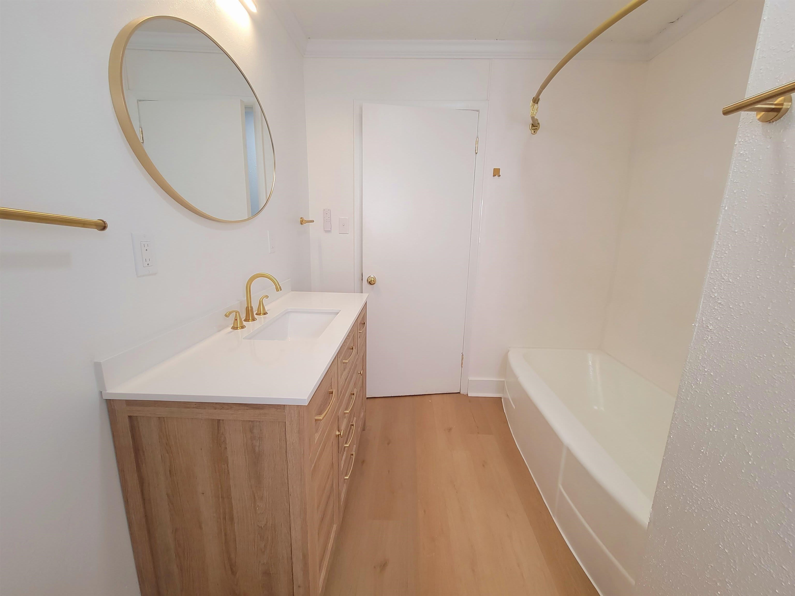 1106 E Veterans Drive – photo 4