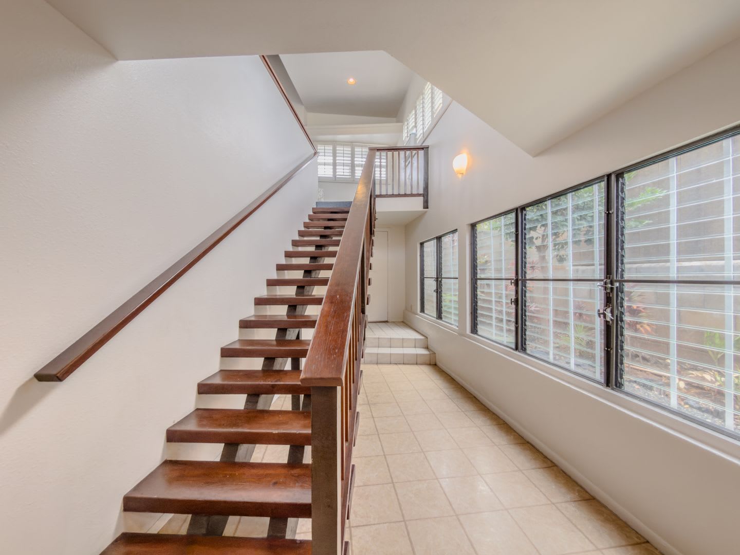 Quiet Lanikai Neighborhood. Large 1bd/1ba (approx.. 775sf) . Nice Views. Nice Trade Wind Breeze. – photo 3