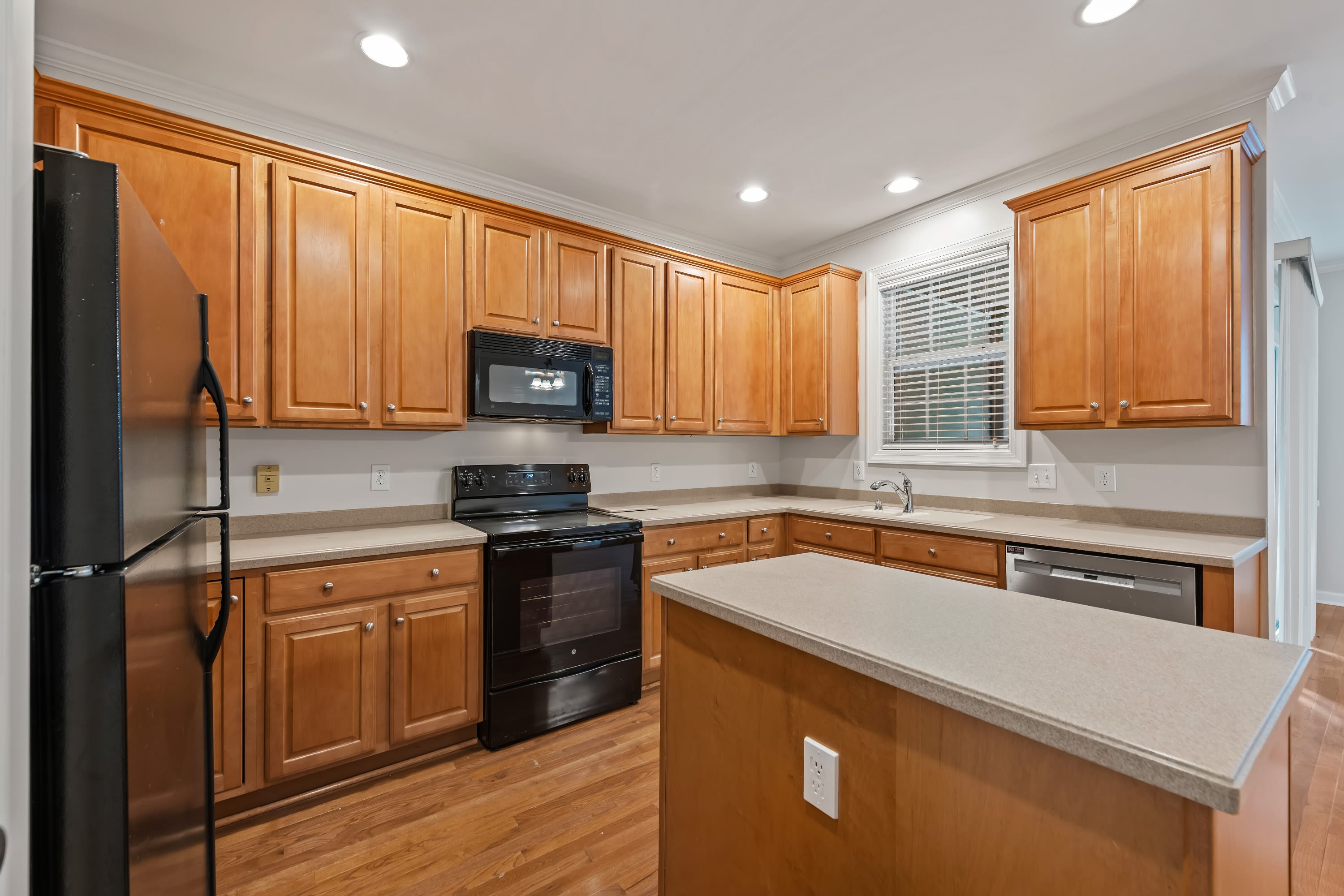 3645 Edgemont Drive – photo 4