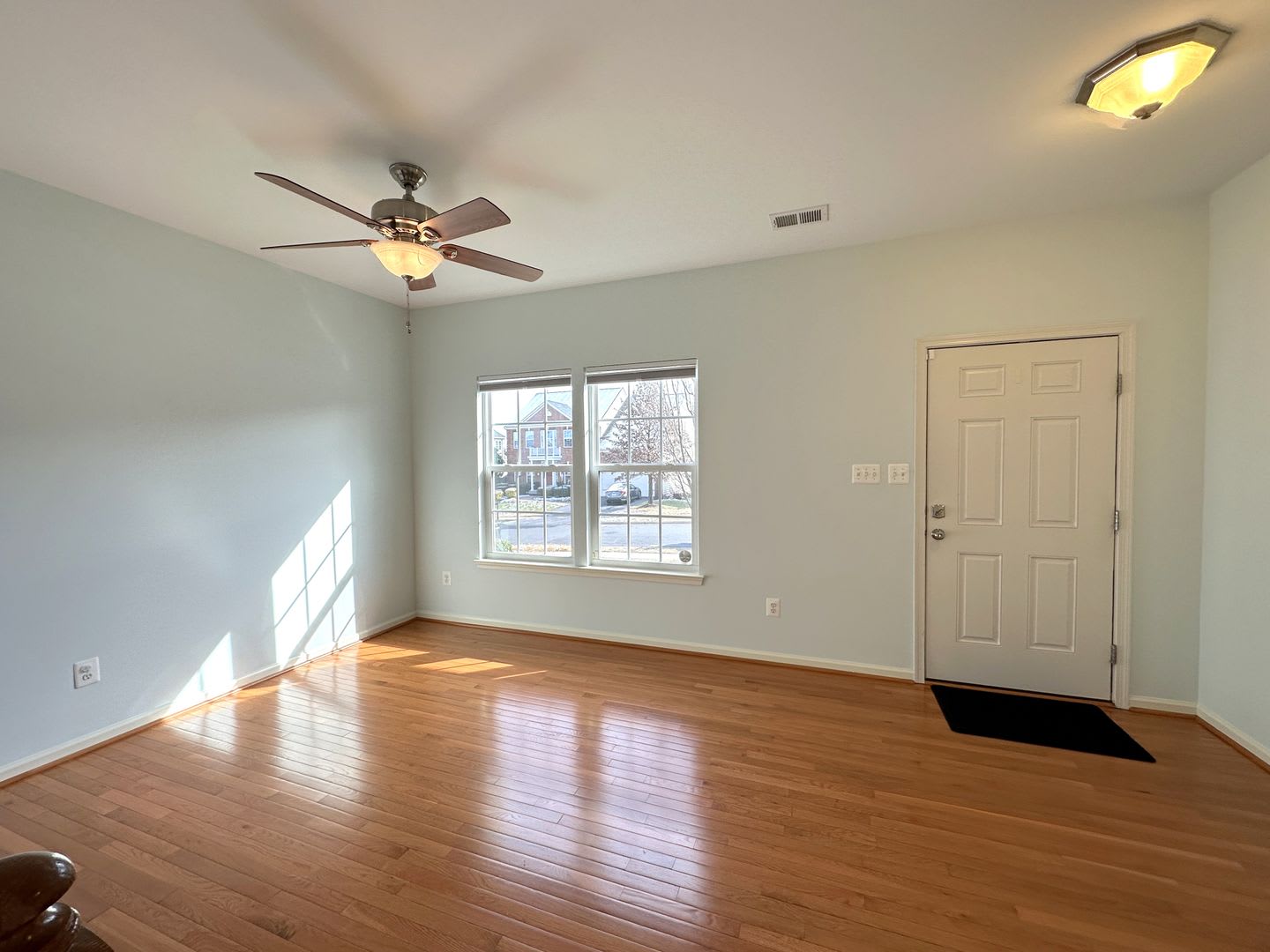 Beautiful 4 Bedroom 2.5 Bath SFH in Sought After Linton Crest Neighborhood For Rent! – photo 3