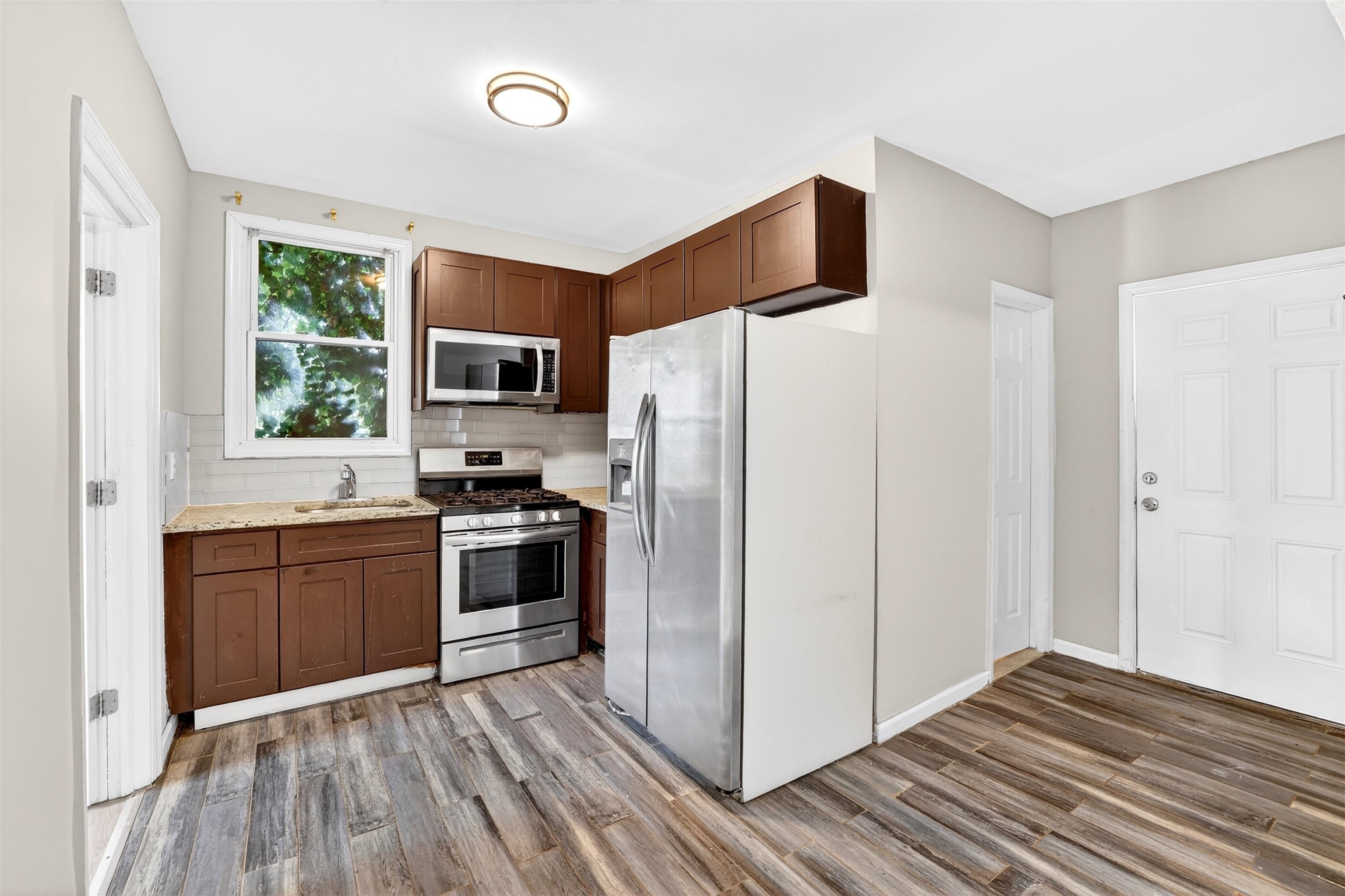 83 Williams Ave – photo 2