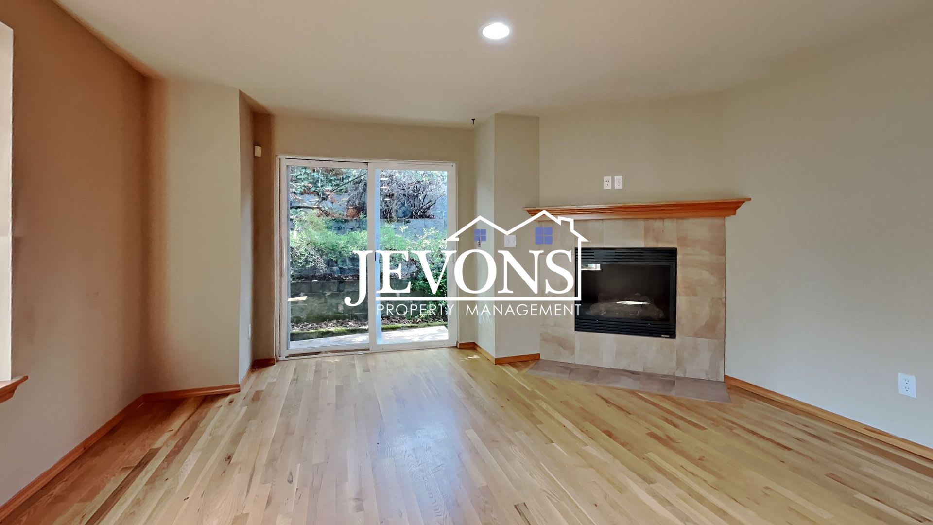 Charming two-story condo with two master suites – photo 2