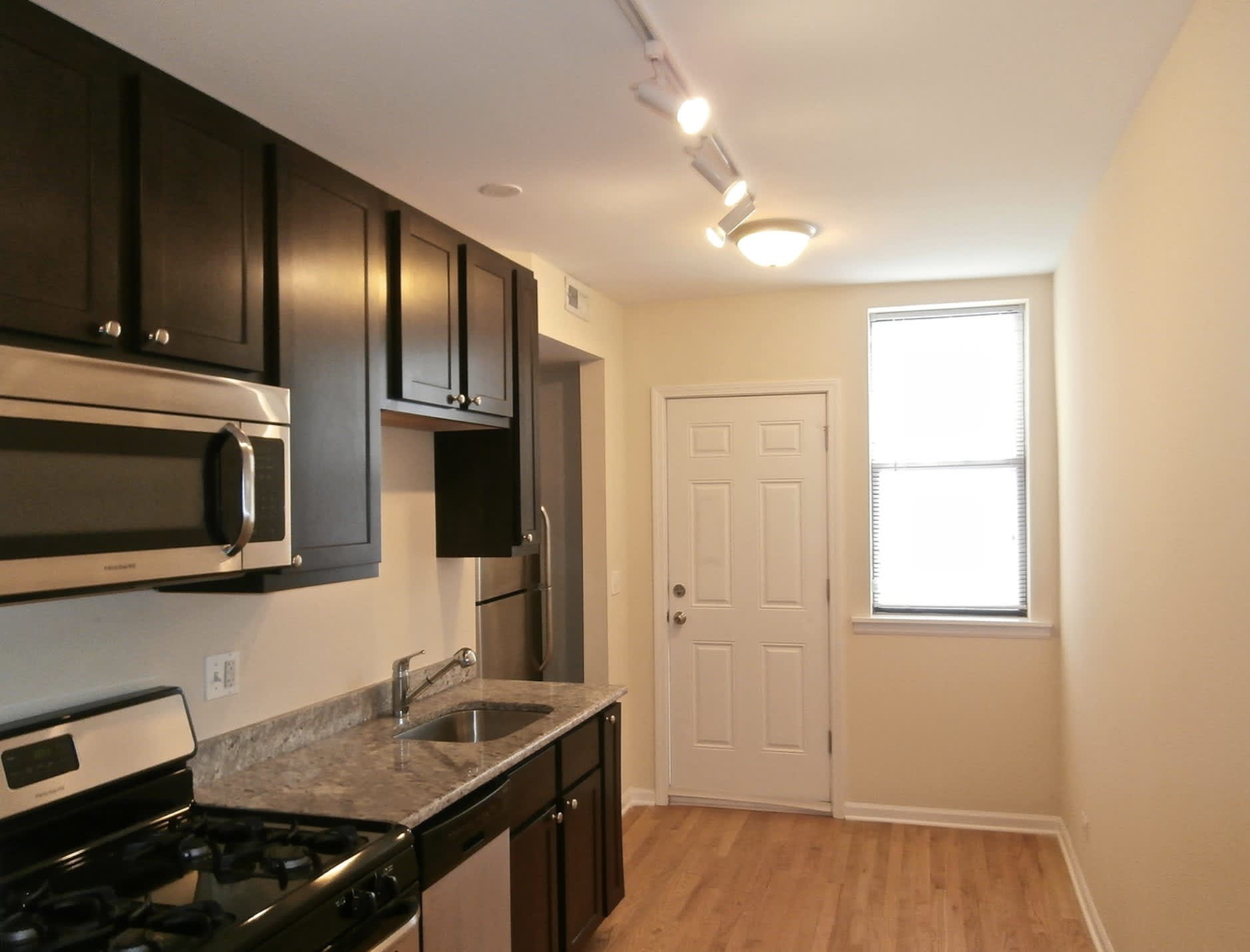 2803 W Lawrence Ave – photo 4