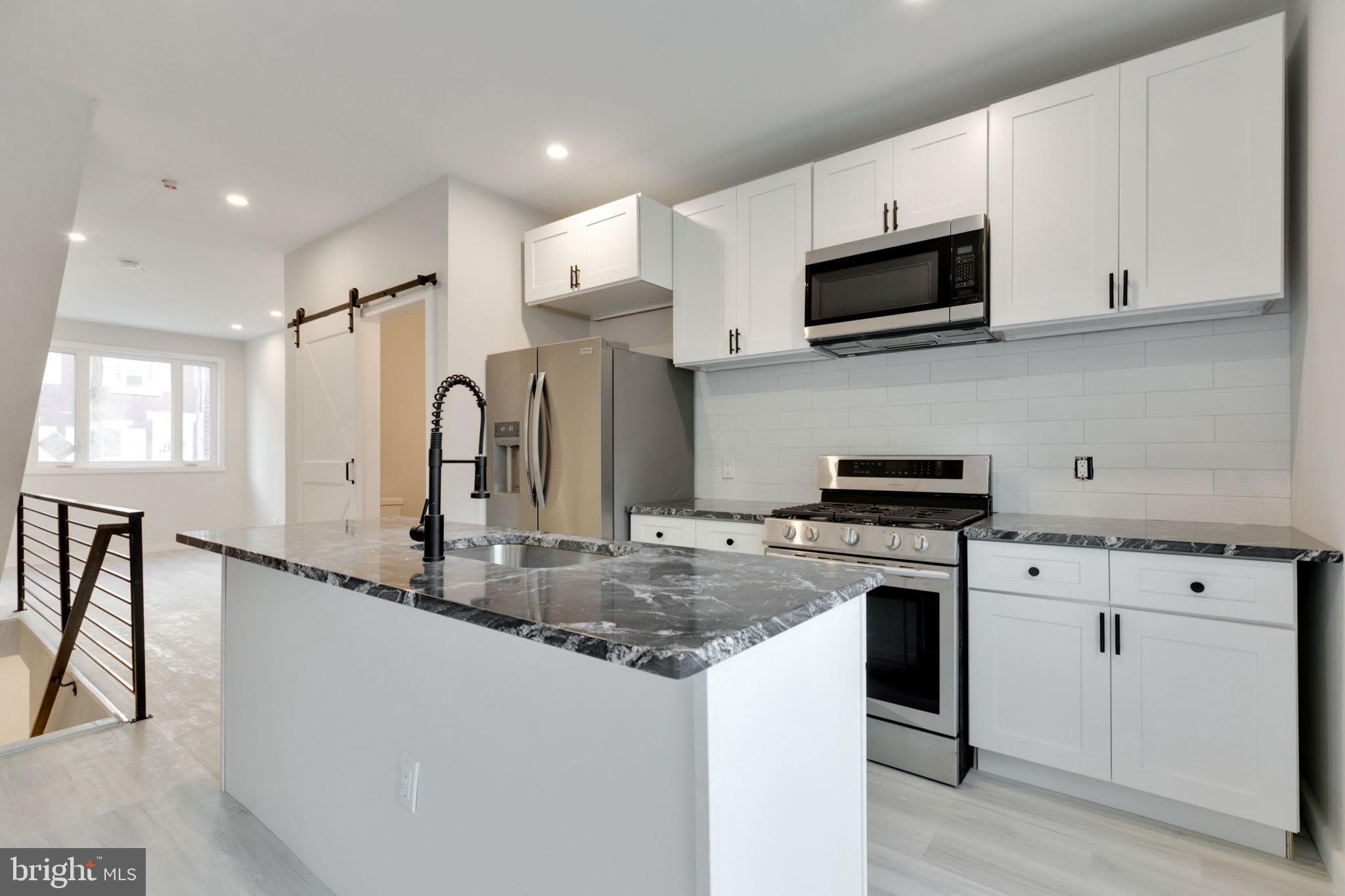 614 HOFFMAN Street – photo 1