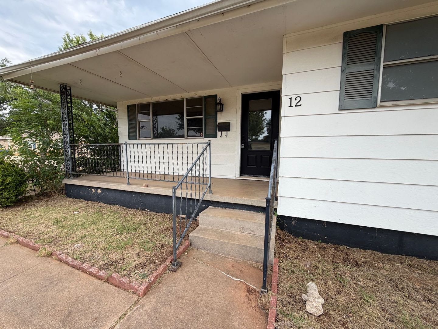 3 Bedroom 1.5 Bathroom 2 Car Garage – photo 2