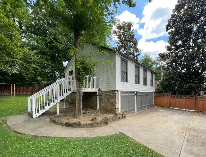 1539 N Morningside Dr NE – photo 3
