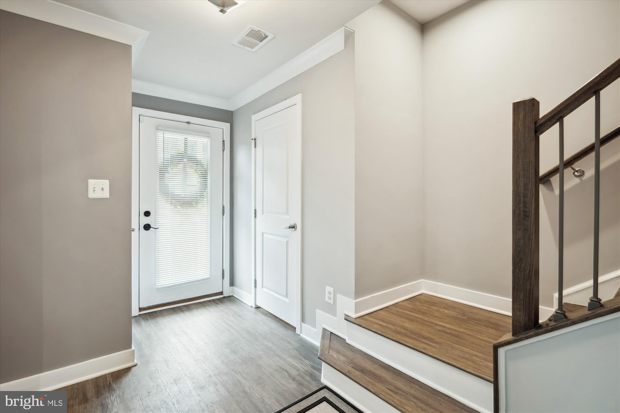 2824 LEWIS Avenue – photo 2