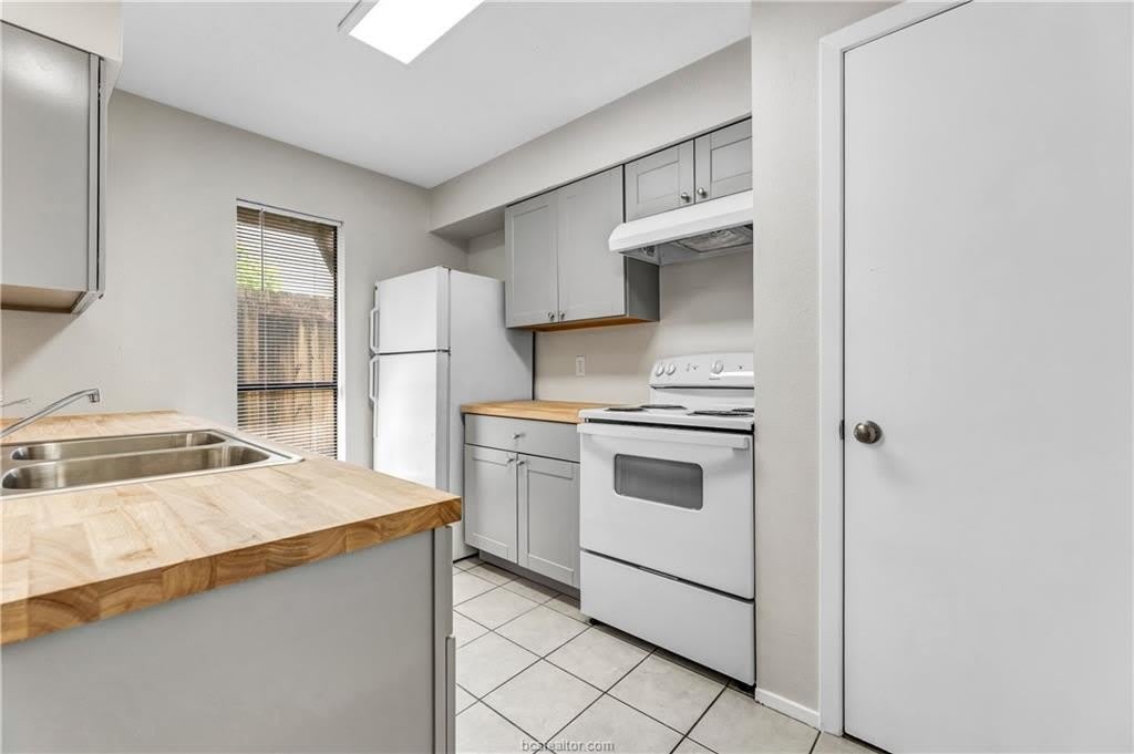 1516 Hawk Tree Drive – photo 5