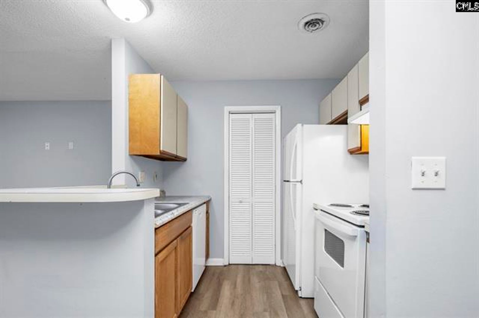 Convenient 1BR Condo in a Great Location – photo 4