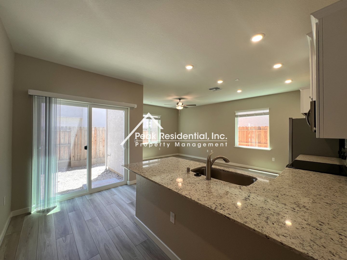 Brand New 3bd/2.5a Lincoln Home With Loft-Must See! – photo 4