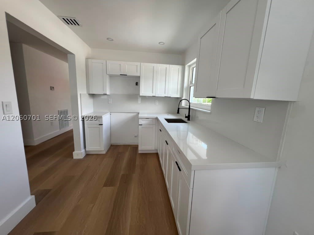 1239 SW 22nd Ave – photo 2