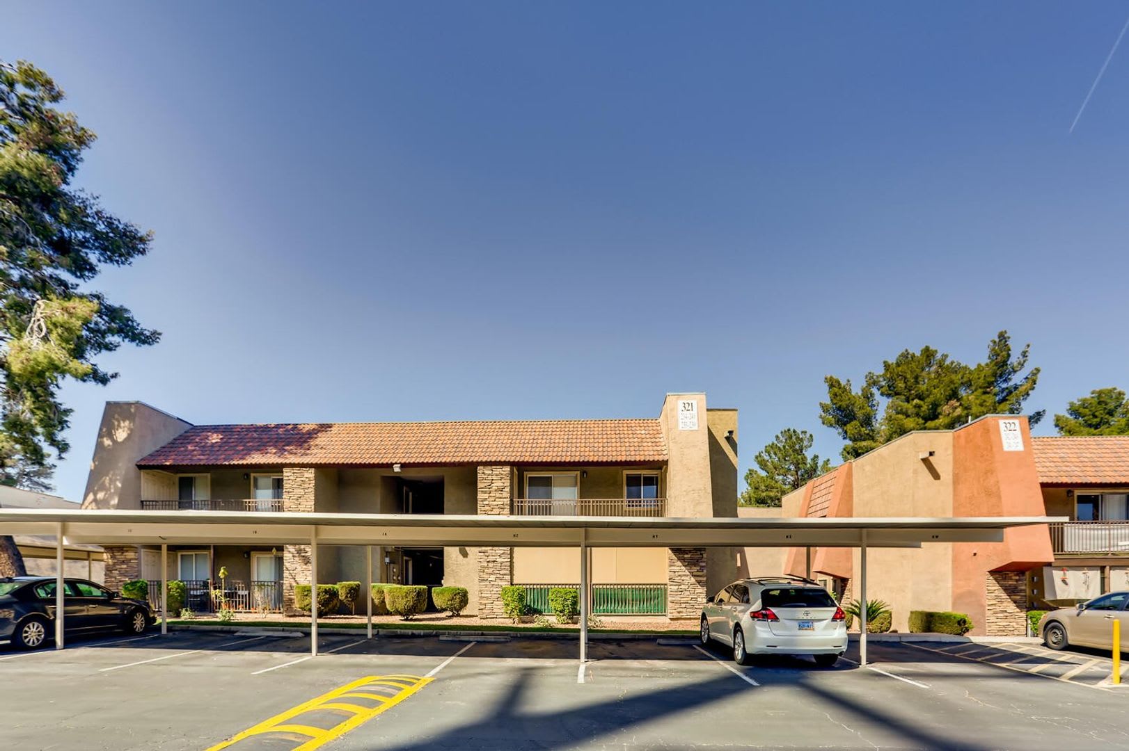 GATED 2-BEDROOM GEM MINUTES FROM THE LAS VEGAS STRIP! – photo 1