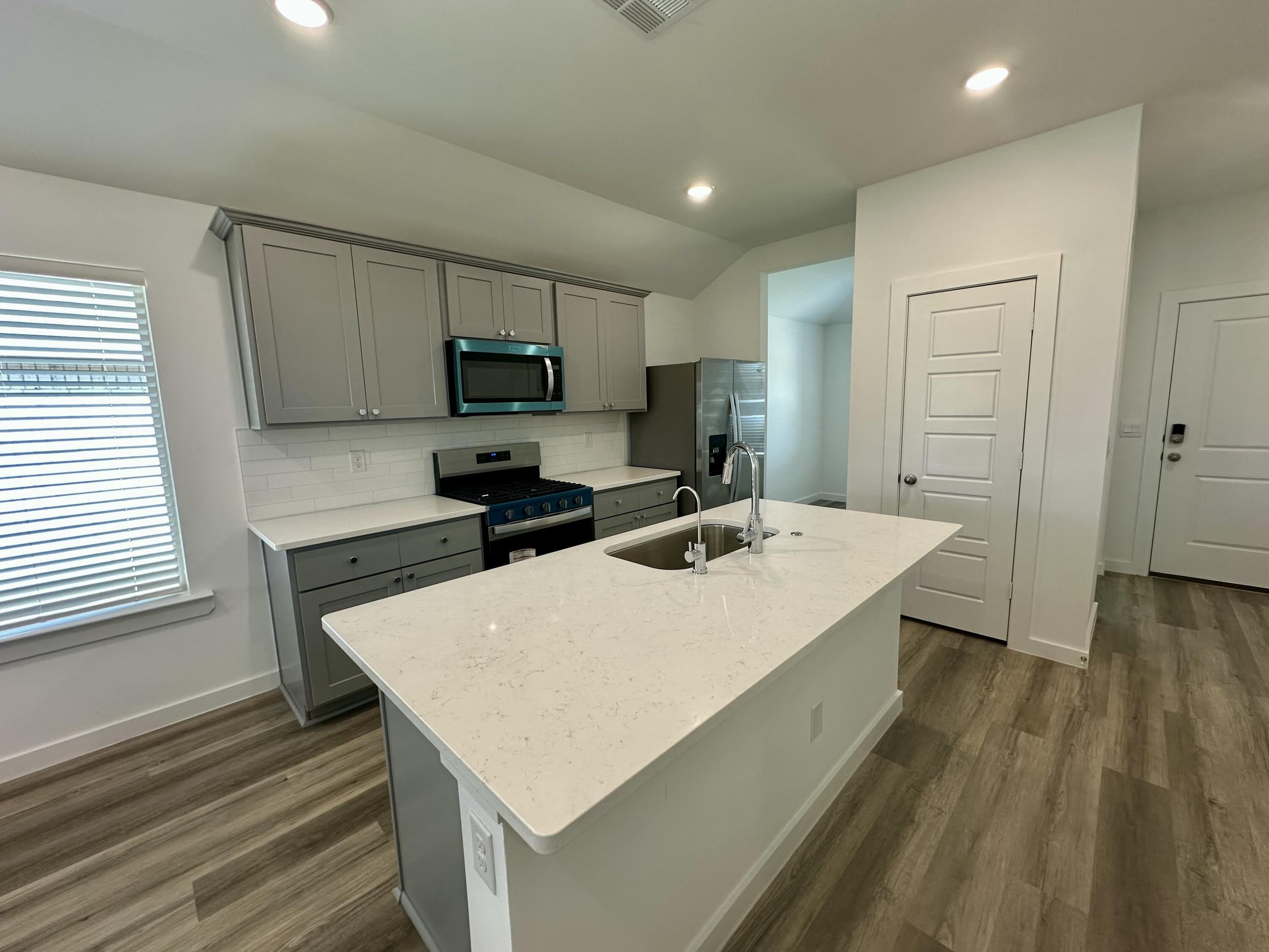 614 E 14th Street – photo 4