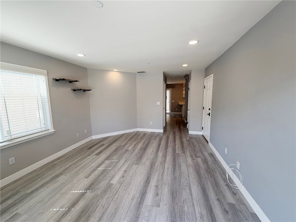 1124 Mayflower Avenue – photo 2