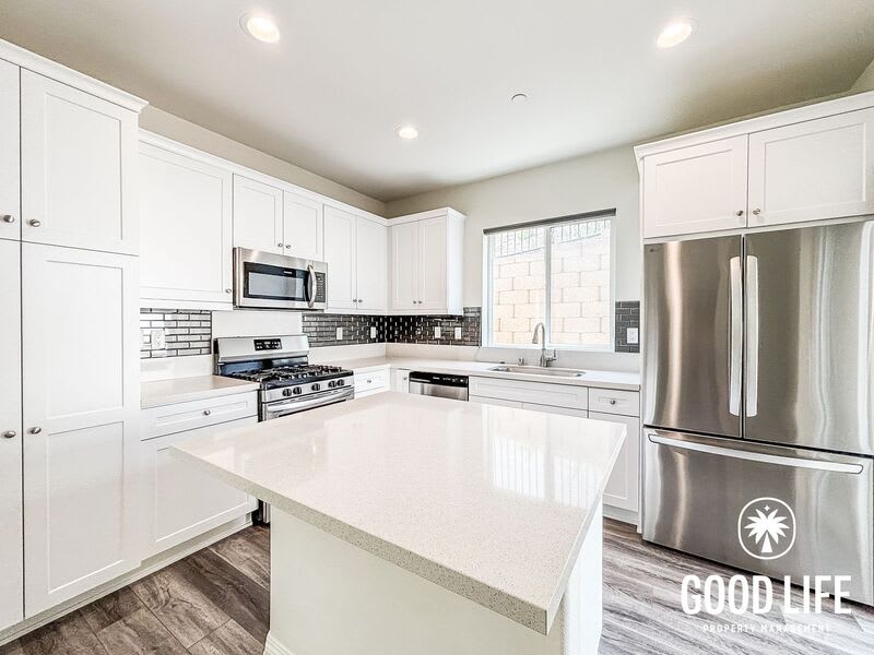 1892 Olivia St – photo 2