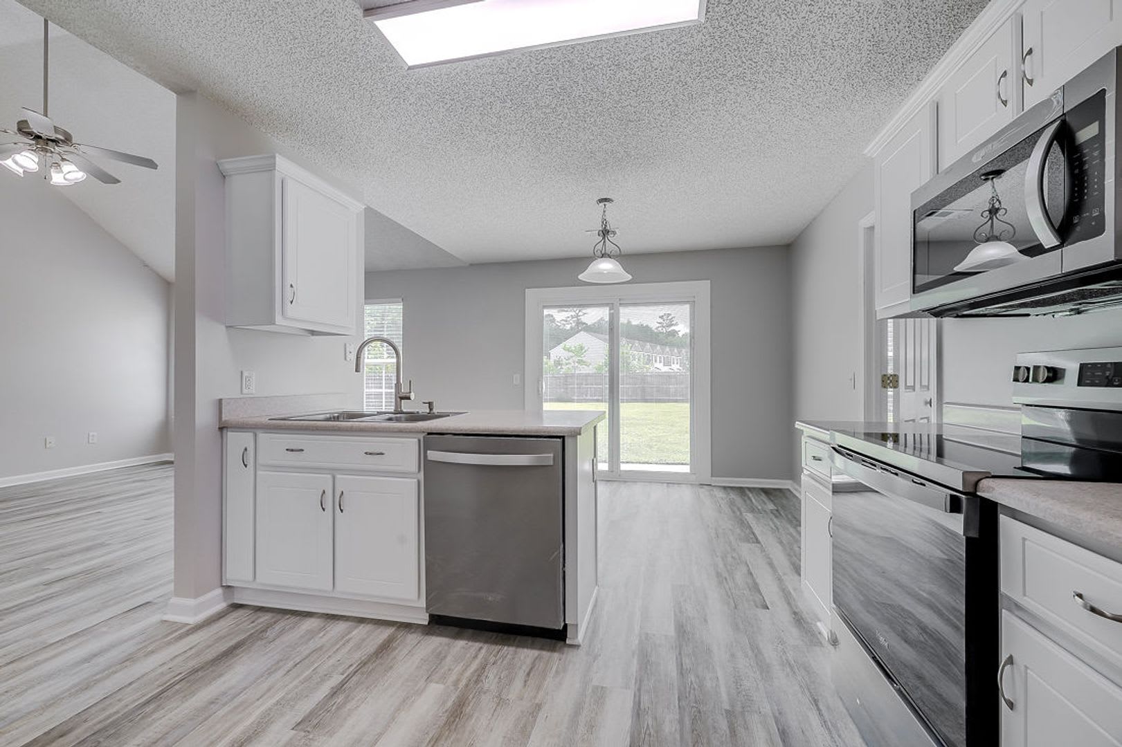 Freshly Updated 3-Bedroom Home with Large Fenced Backyard in Guyton! – photo 2