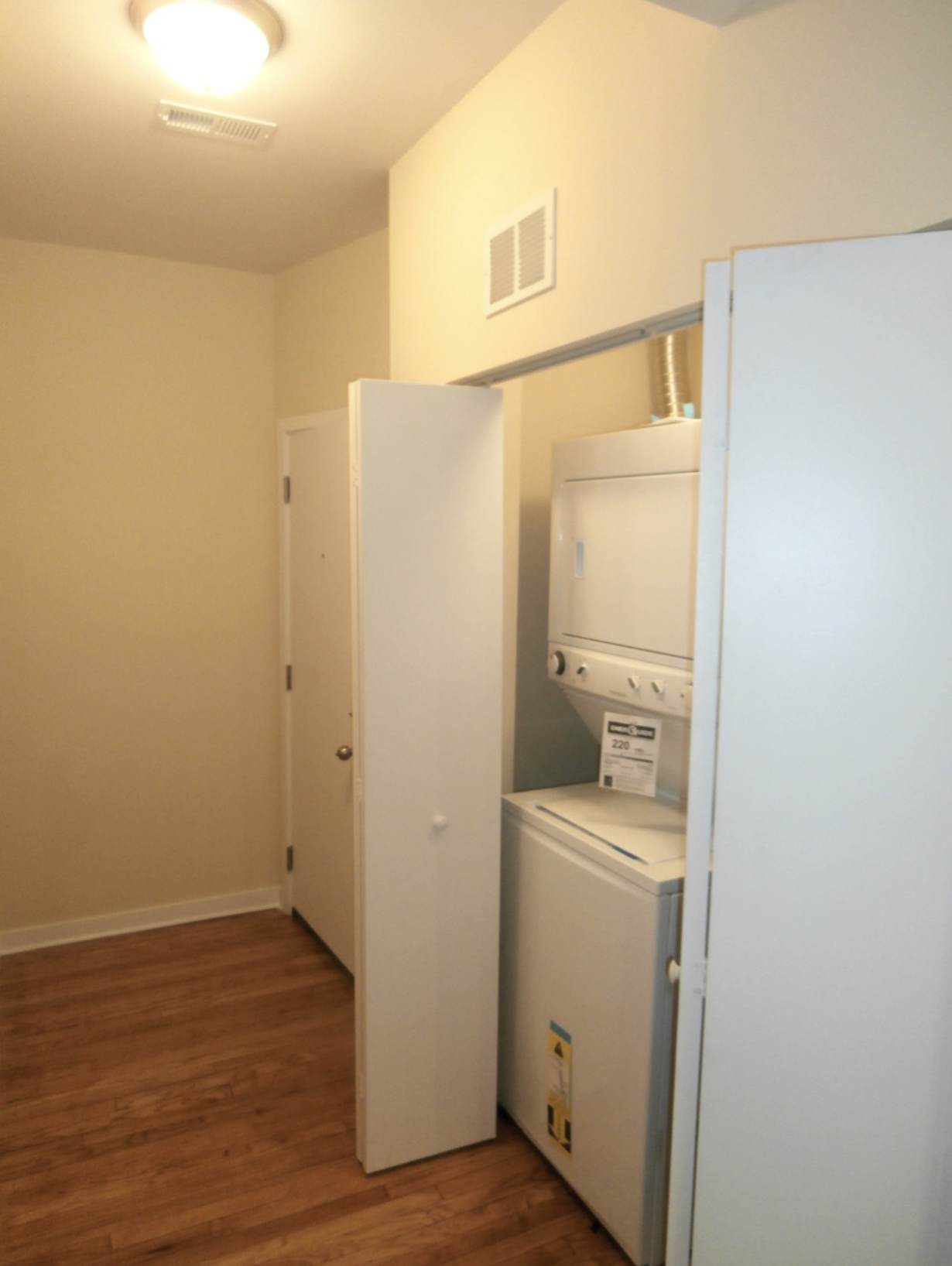 6975 N Greenview Ave – photo 3