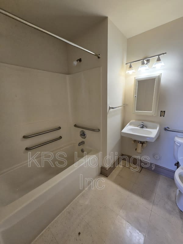 633 W. Washington Street – photo 2