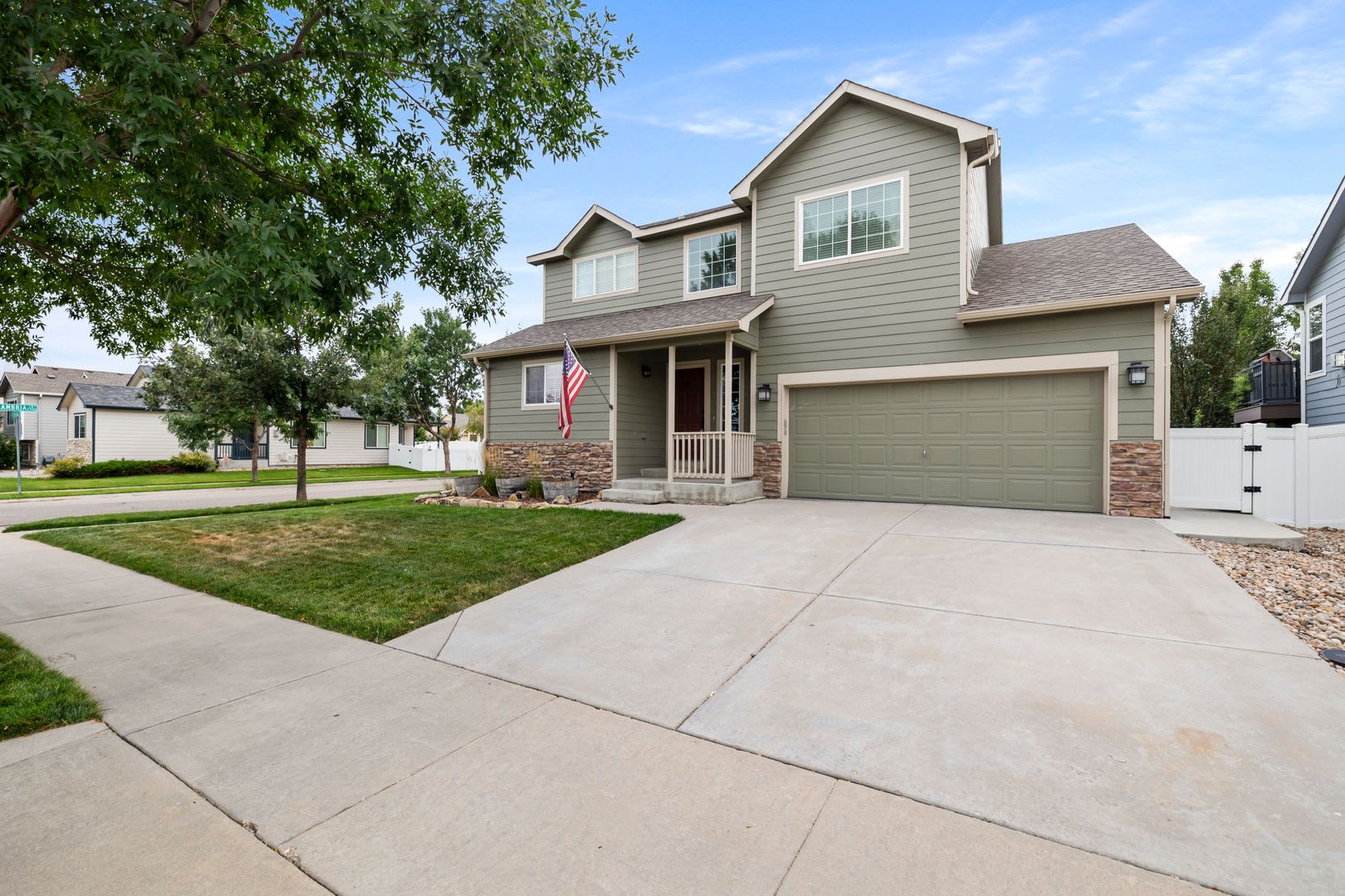 5 Bed 3.5 Bath Home in Maple Hills Available Now!! – photo 1