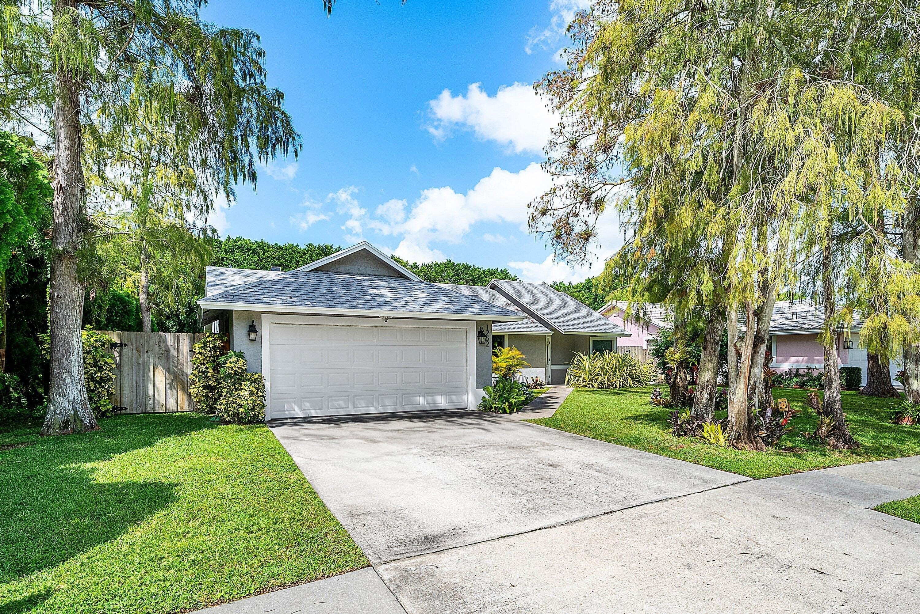 1252 Raintree Lane – photo 2