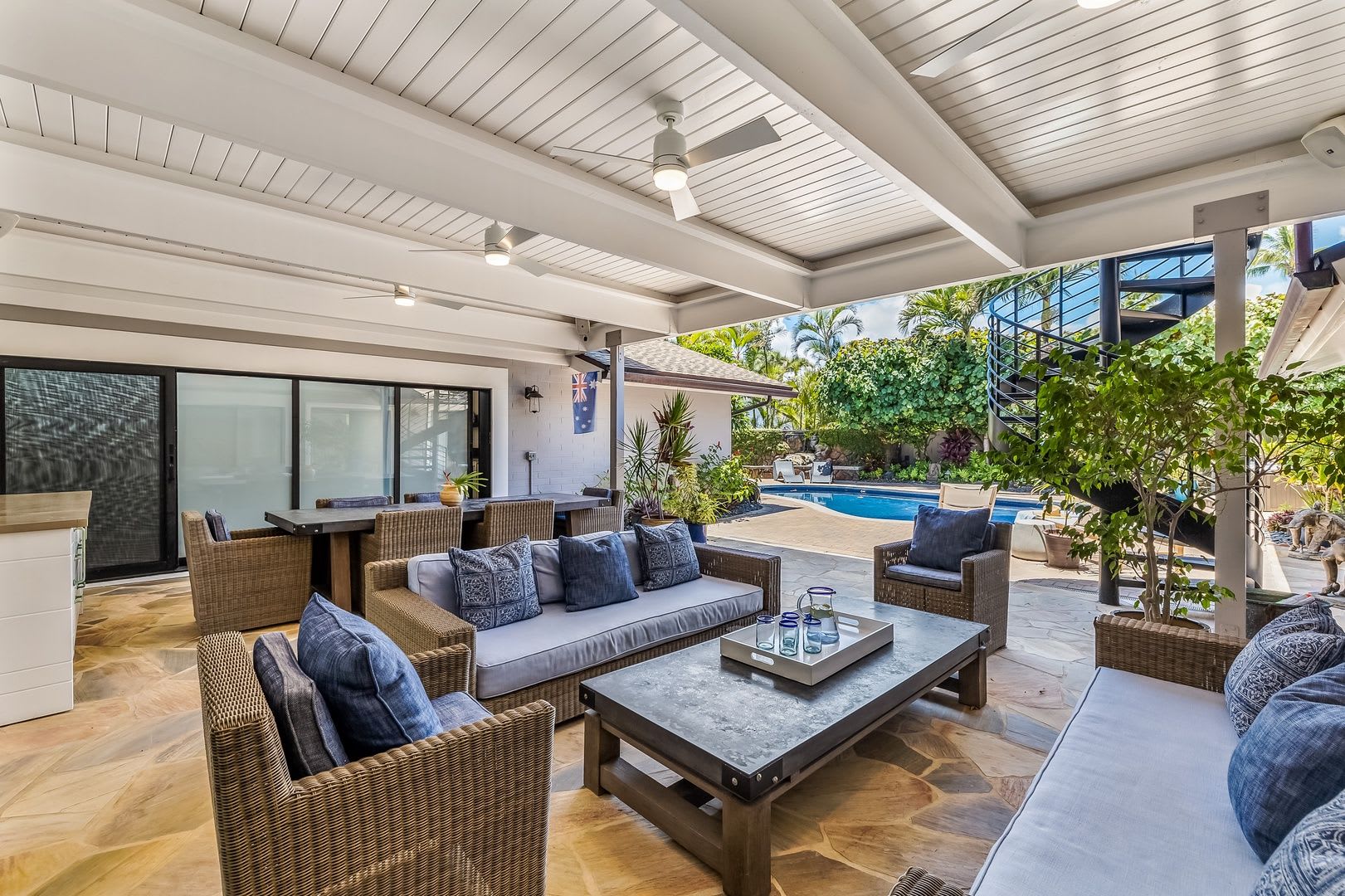 Hale Ohana: Bright Kailua Retreat w/hot tub, Lush Tropical Pool, Walk to Beach – photo 3