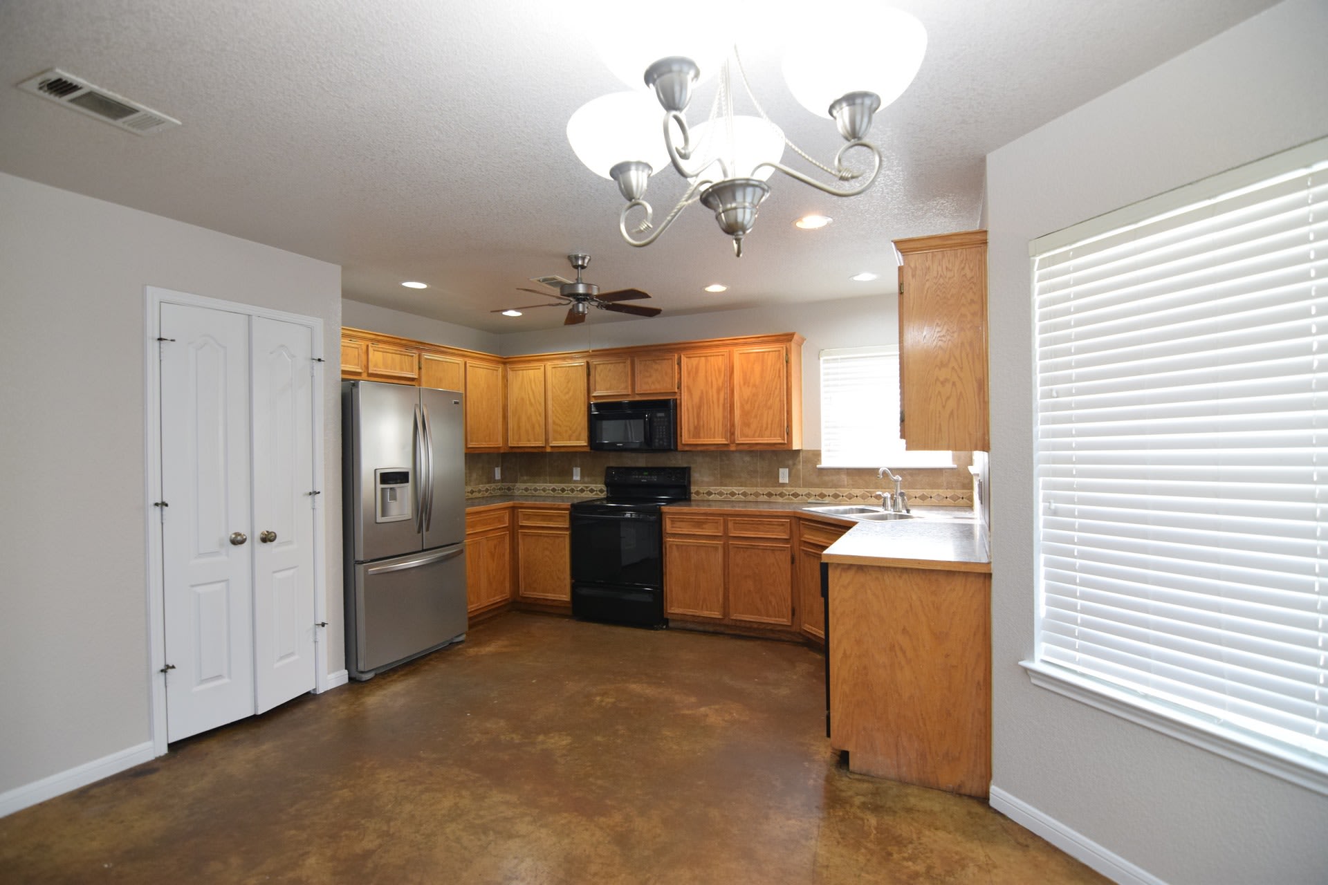 3411 Lauren St – photo 4