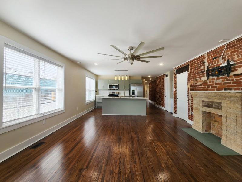 2529 E Admiral Pl – photo 2