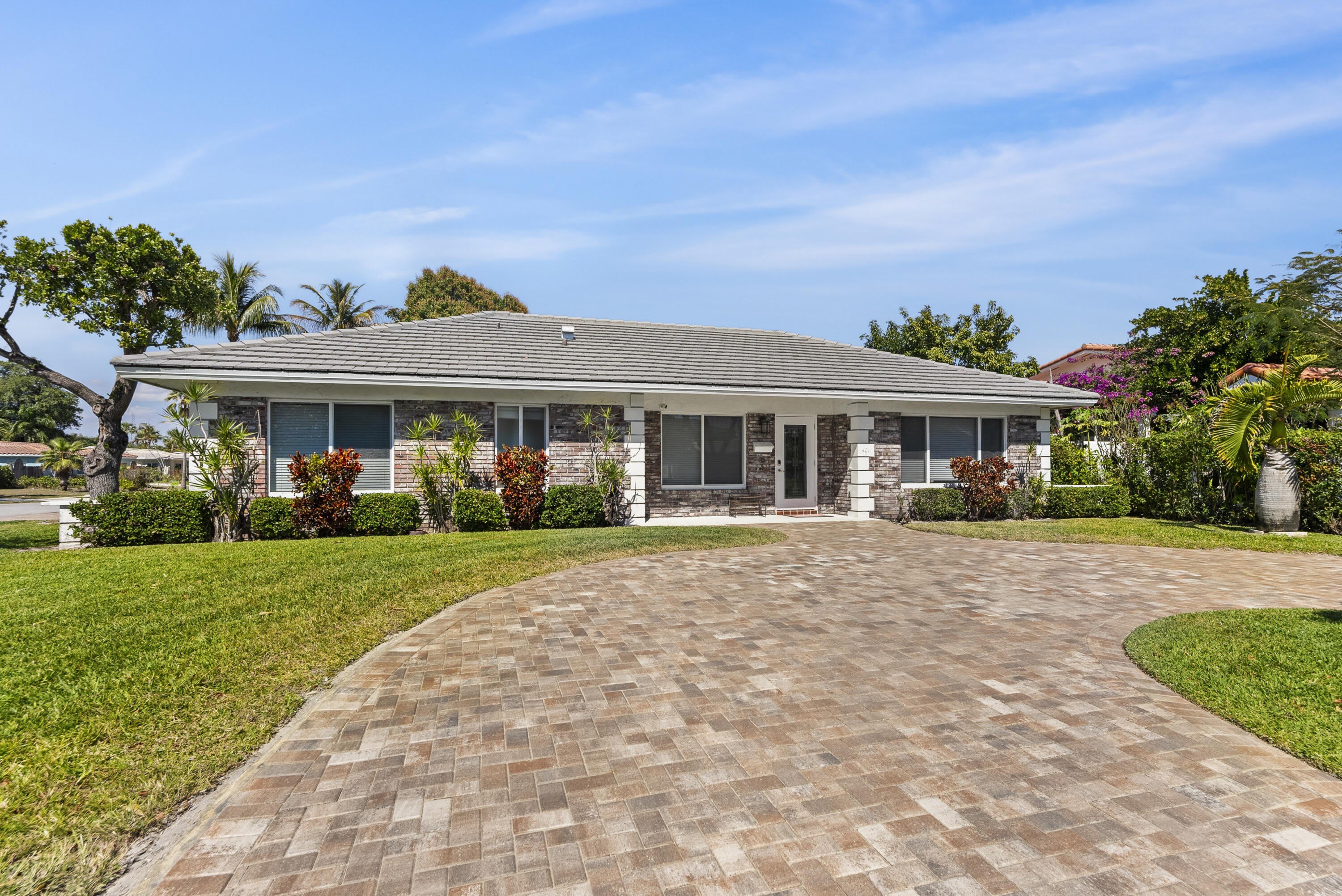 401 NE 10th Terrace – photo 1