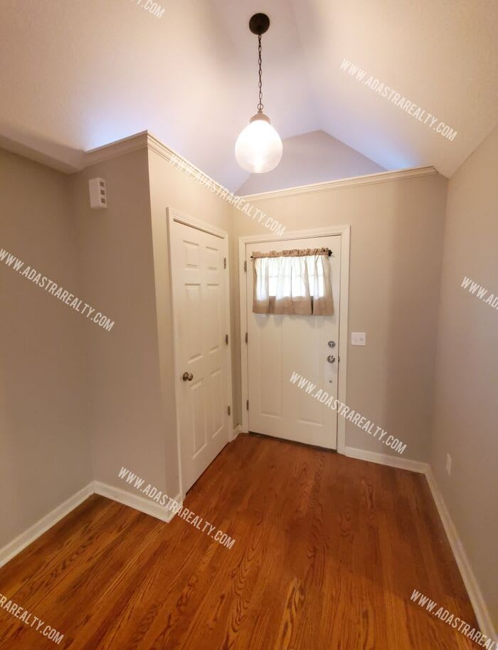 5428 Maple Street – photo 5