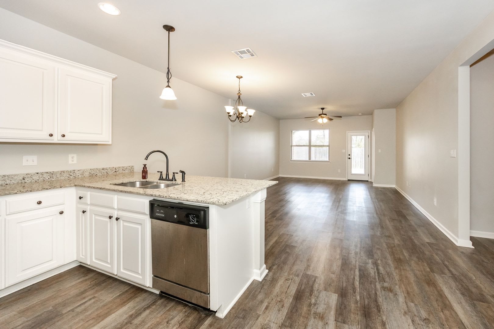 2948 S Roth Ave – photo 4