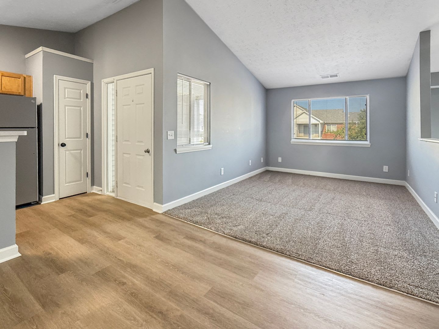 **2 bedroom 2 bath $1199/mo***Evansville, IN*** Pet Friendly**Vaulted Ceilings – photo 4